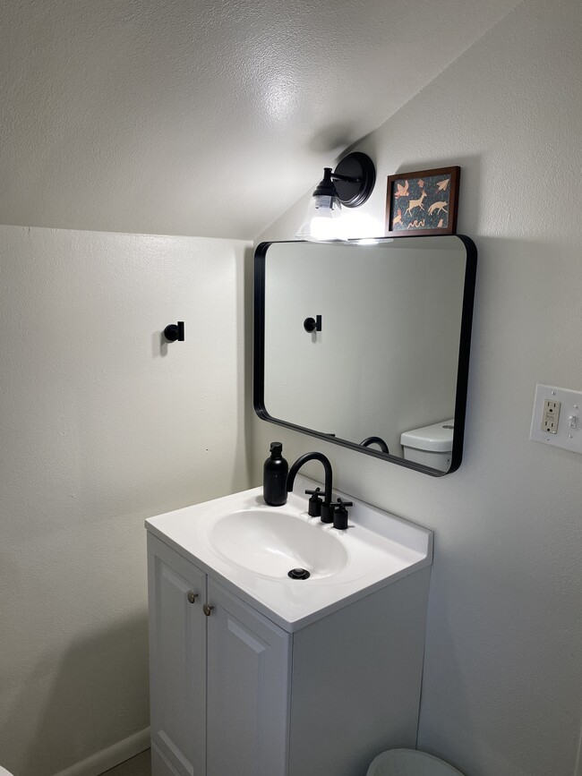 Building Photo - 600 NE 12th St