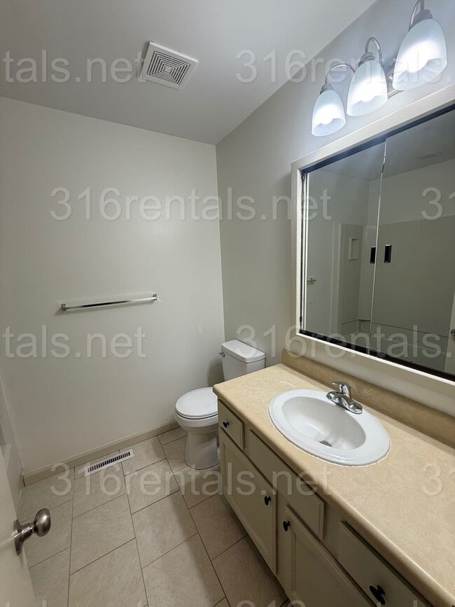 Building Photo - 3113-3115 S Bunker