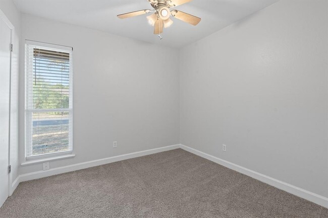 Building Photo - 504 Seminole Dr