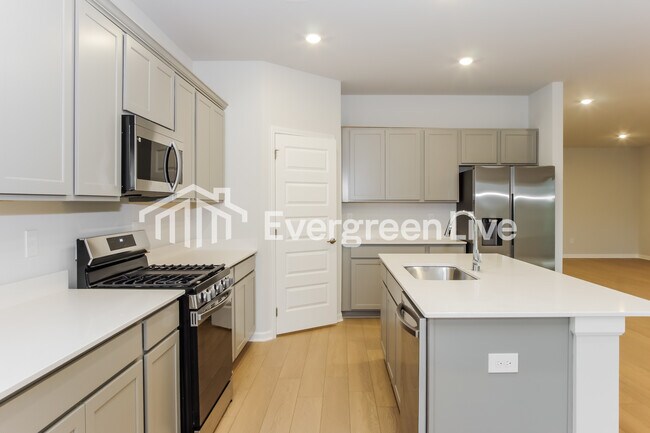 Building Photo - 300 Pond Spg Dr