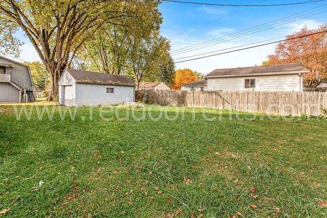 Building Photo - 328 N Post Rd