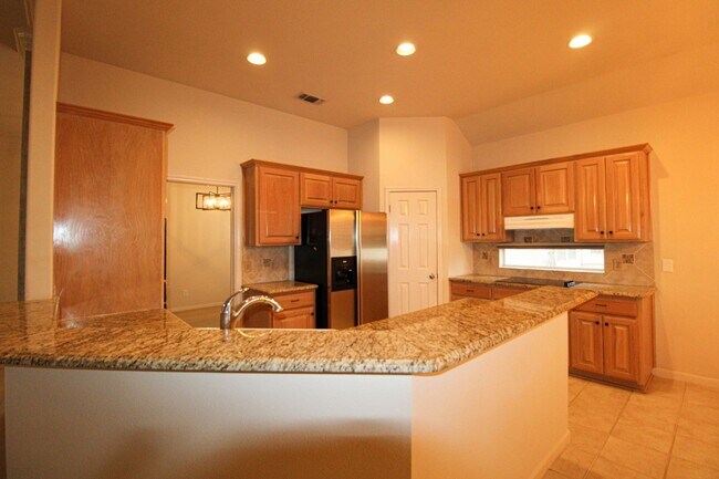 Building Photo - 34 Silverhorn Dr