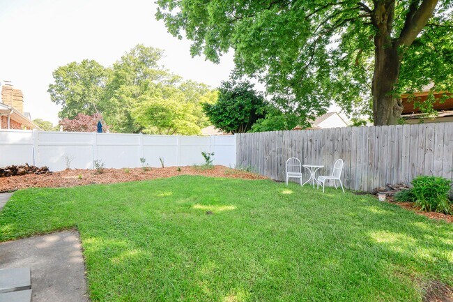 Building Photo - Charming 2BR in Historic Home – Bright, Sp...