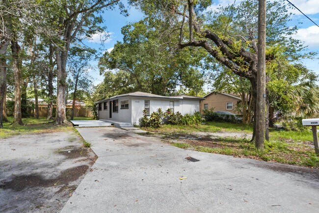 Building Photo - Spacious 4bdrm/1bath House ** $1,945.00 **...