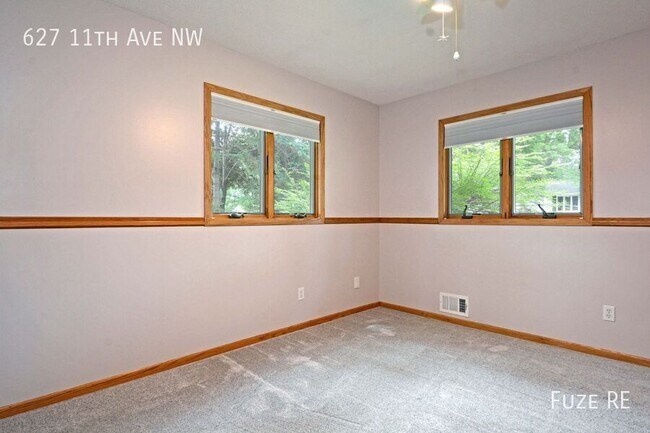 Building Photo - 627 11th Ave NW