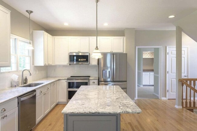 Building Photo - 7492 Fairfield Lakes Dr