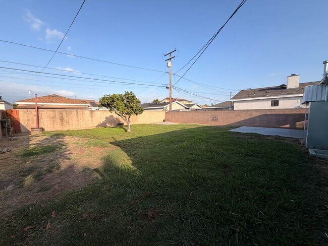 Building Photo - Remodeled 3 Bedroom Norwalk House For Rent!