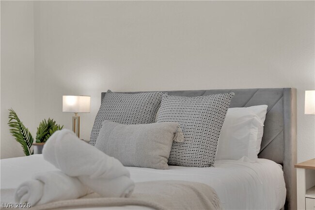 Building Photo - 10663 Stone Ledge Ave