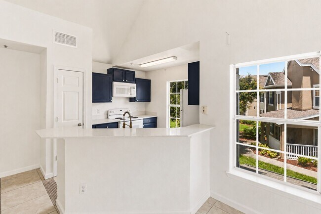 Building Photo - 9157 Lee Vista Blvd