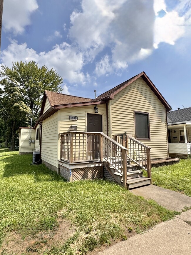 Primary Photo - 1100 E Vaile Ave