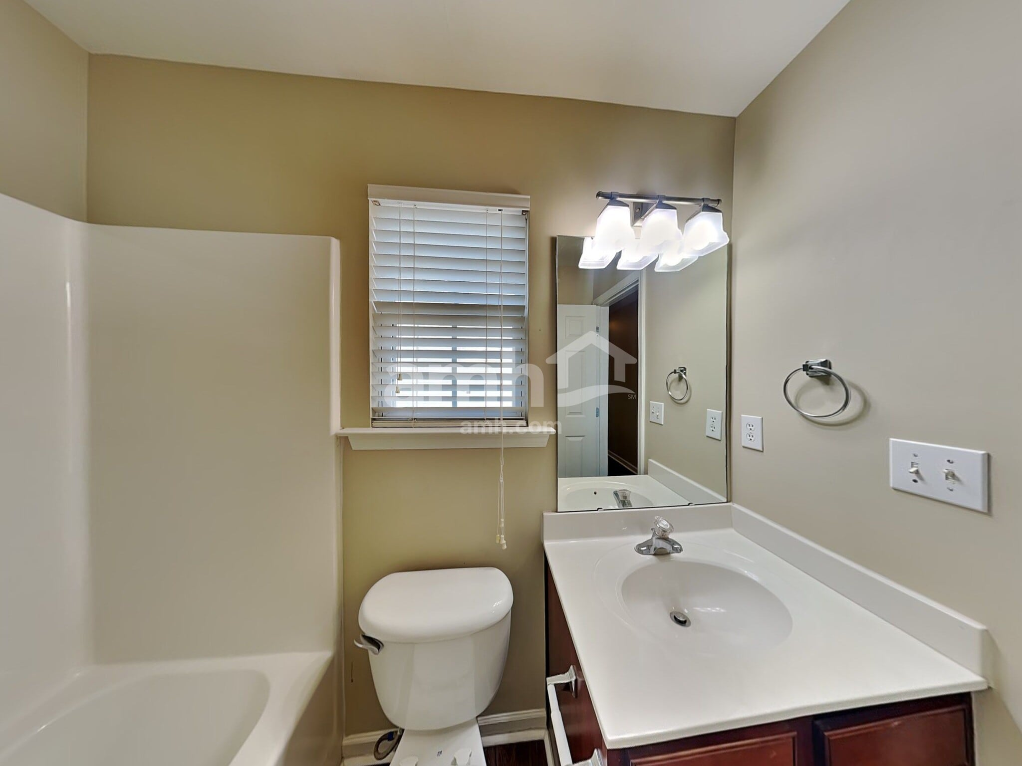 Building Photo - 15534 Crossing Gate Dr