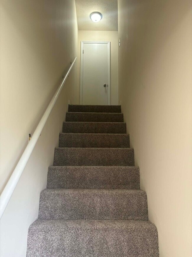 Building Photo - 1708 Highland Way