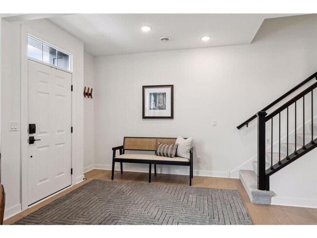 Building Photo - 870 Mount Curve Blvd