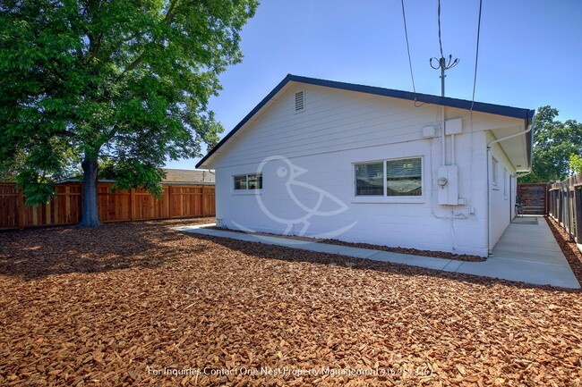Building Photo - Great Tahoe Park home, 3 bedroom with 1 ba...