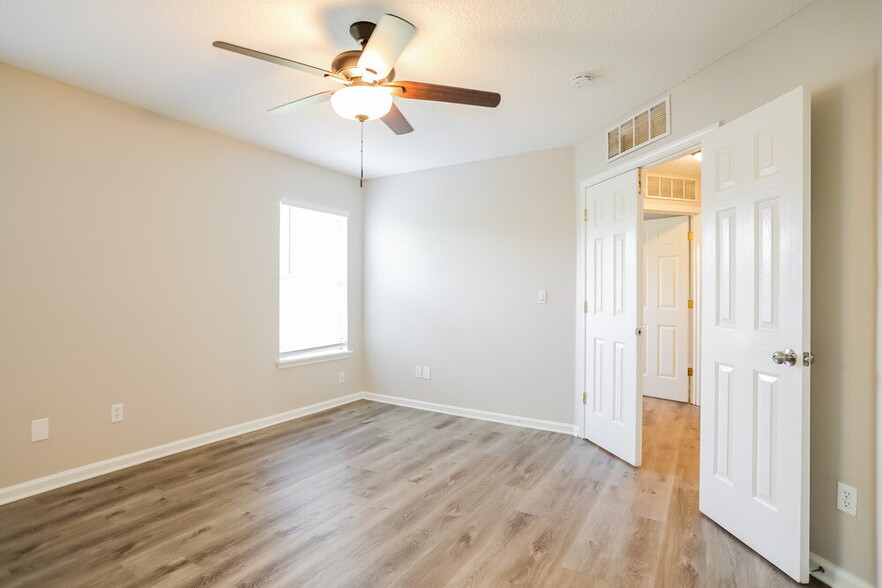 Building Photo - 6220 Morse Oaks Cir