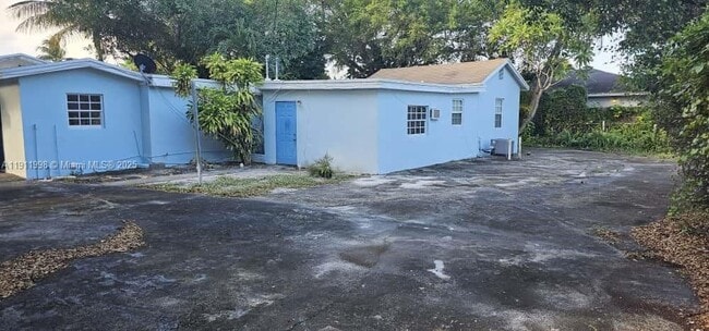 Building Photo - 161 NW 40th St