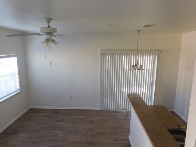 Building Photo - 1000 Diamond Dr