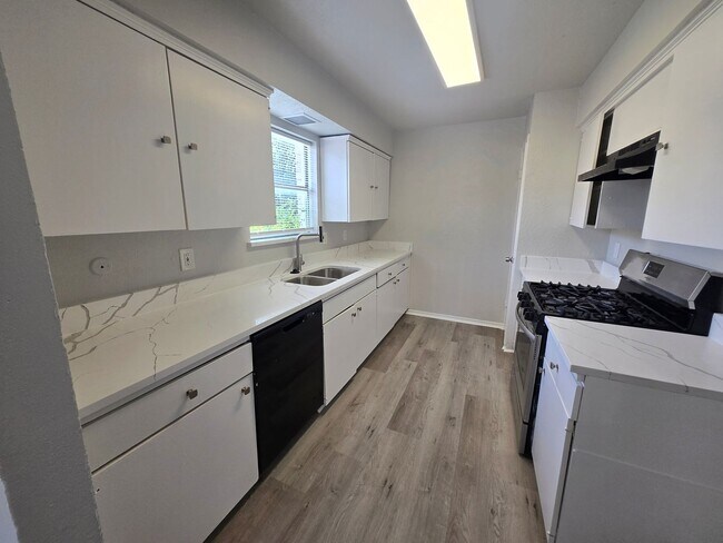 Building Photo - 13439 Blossomheath Ln