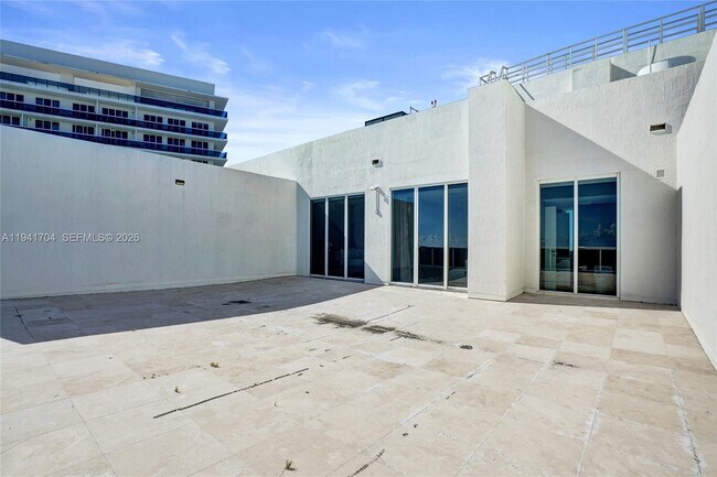 Building Photo - 1800 S Ocean Dr