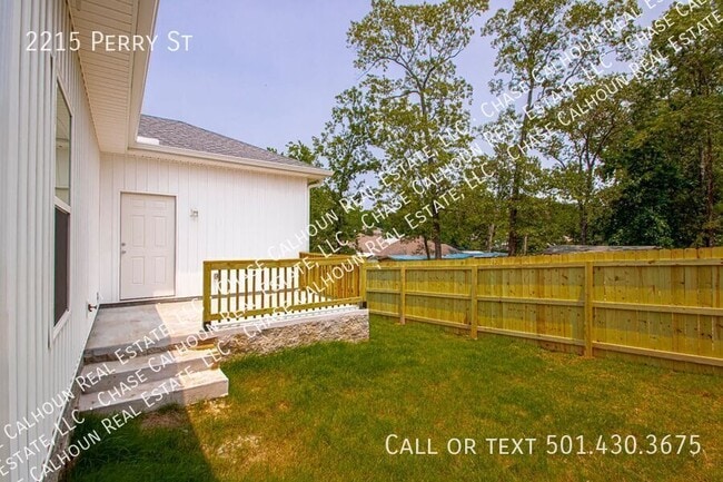 Building Photo - 2215 Perry St