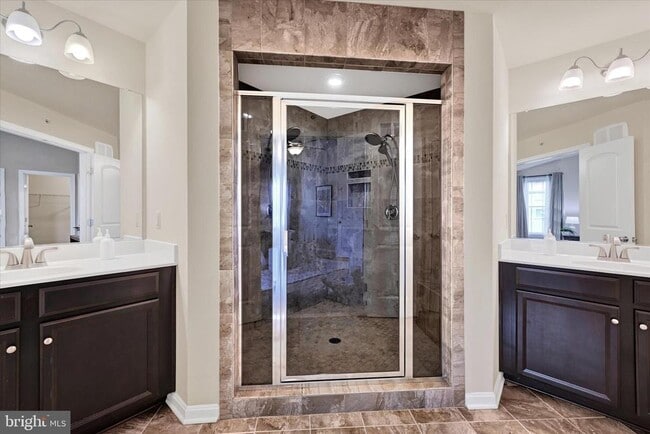 Building Photo - 2557 Campus Way N