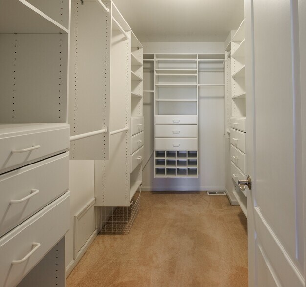 Building Photo - 24813 Ironwood Ct