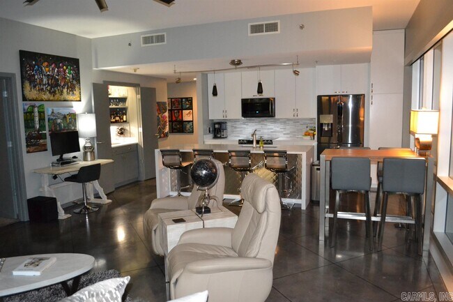 Building Photo - 315 Rock St