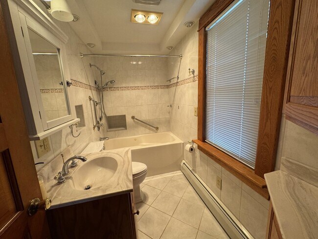 Building Photo - 979 Jacob Burner Dr