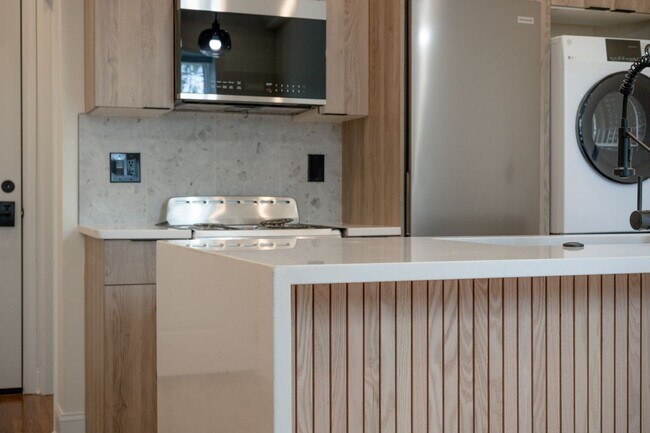 Building Photo - 2841 W Diamond St