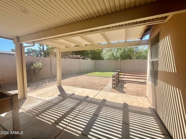 Building Photo - 7427 W Crest Ln