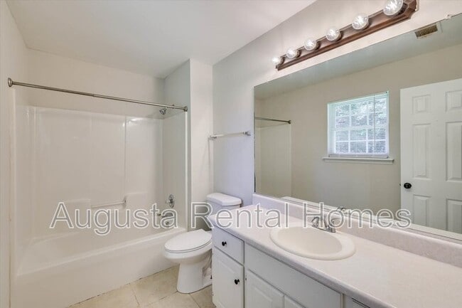 Building Photo - 2811 Bennington Dr