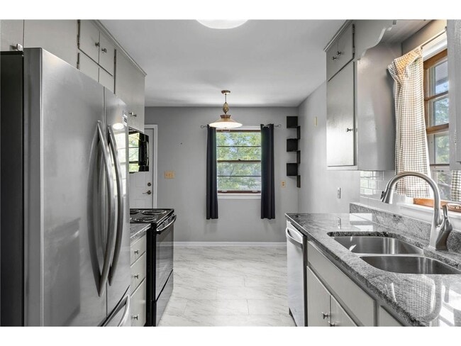 Building Photo - 1435 Englert Rd