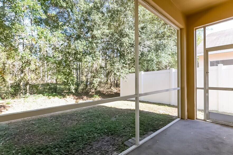 Building Photo - 35107 Meadow Reach Dr