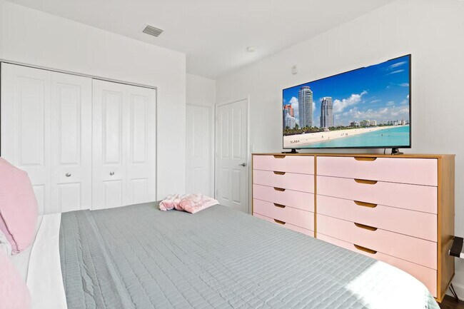 Building Photo - 2280 SW 32nd Ave