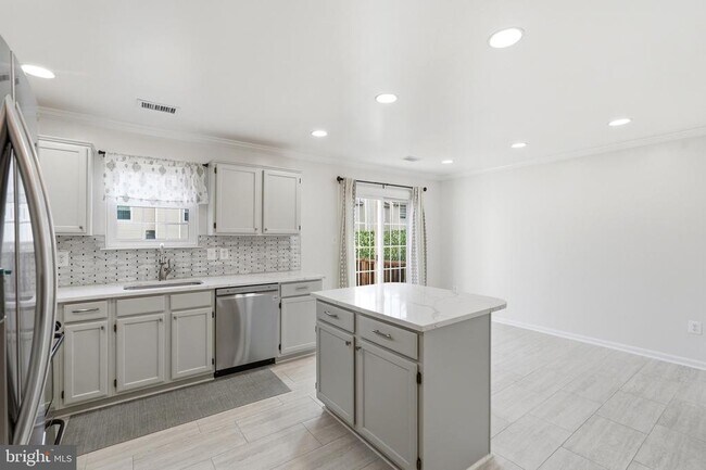 Building Photo - 9663 Franklin Woods Pl