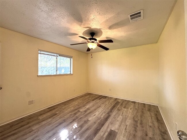 Building Photo - 22611 Braken Carter Ln