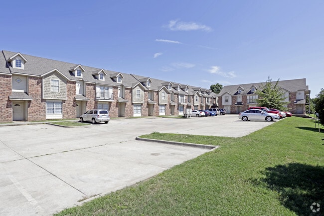 Chestnut Condos - Hawg Rent