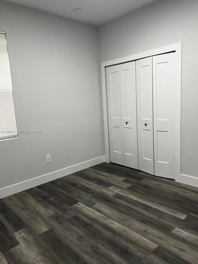 Building Photo - 5517 Ponce De Leon Blvd