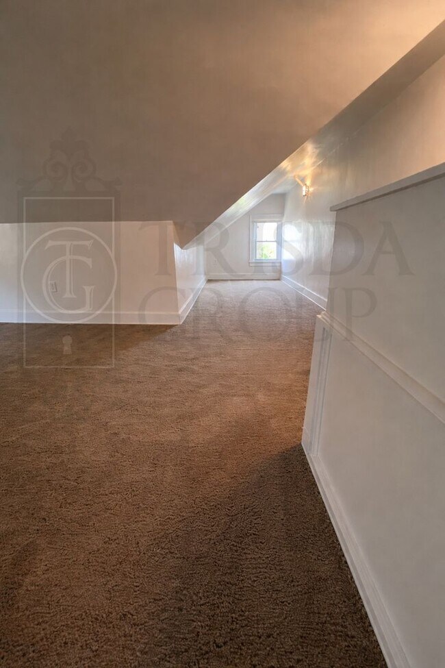 Building Photo - Avail Avail Aug 1st: A GEM in Dormont!  Spacious 3BR Twin Home, Parking, Charm, Walkability, Outd...