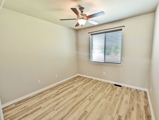 Building Photo - Stunning Modern Home with SHORT TERM LEASE and Breathtaking Mountain Views