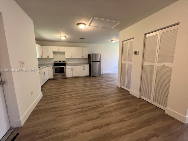 Building Photo - 1347 NE 111th St