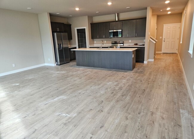 Building Photo - New 4-Bedroom Duplex for Rent in Lacey!