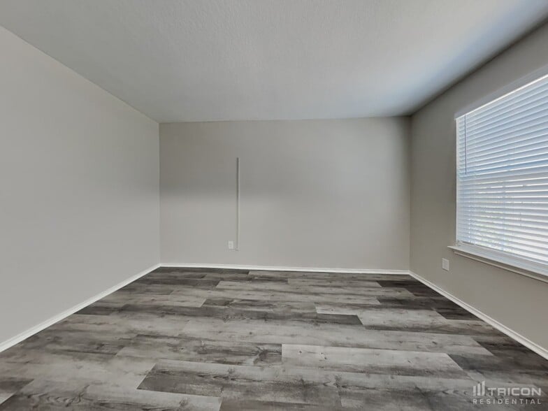 Building Photo - 214 Tallow Trl