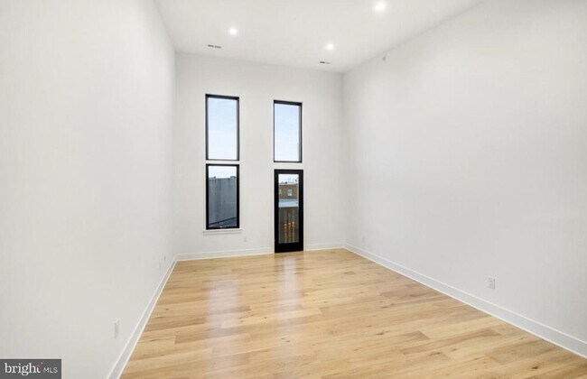 Building Photo - 1328 S 9th St