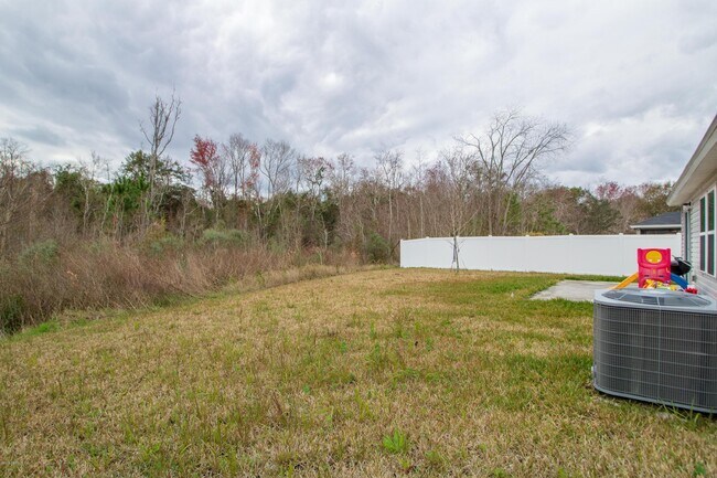 Building Photo - 7634 Fanning Dr