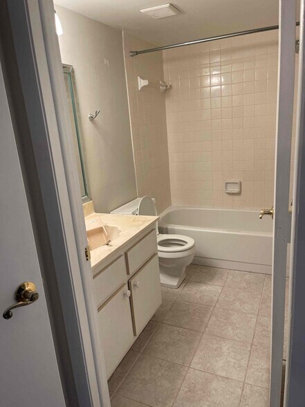 Building Photo - 5651 Rattlesnake Hammock Rd