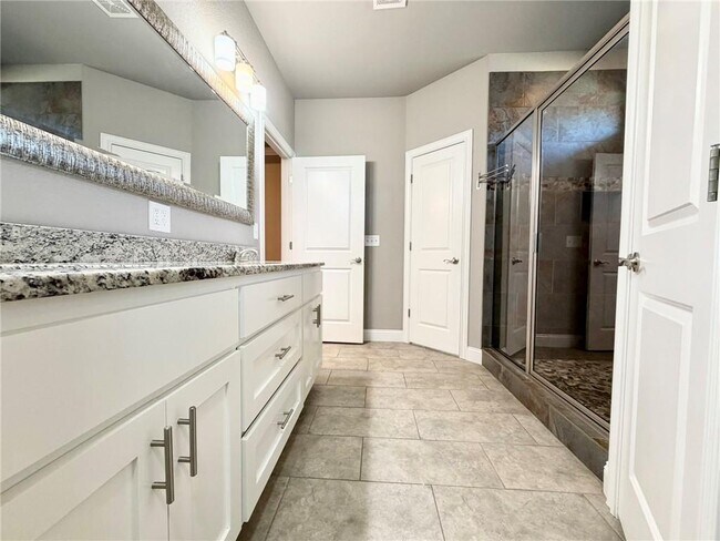 Building Photo - 1309 W Gum St