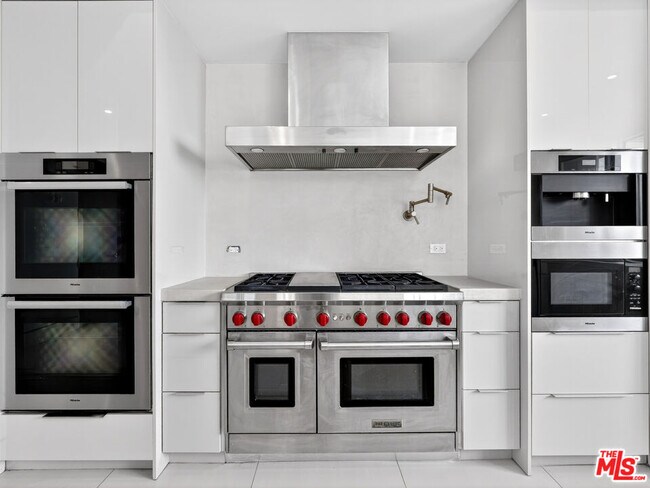 Building Photo - 770 Paseo Miramar