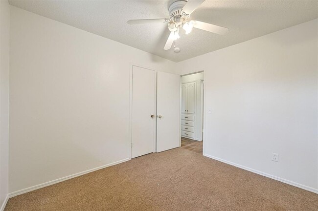 Building Photo - 421 Meadow Lake Dr