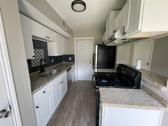 Building Photo - 10315 Sommerville Ave